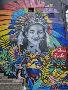 Graffitour Comuna 13 - Caminando con Nando