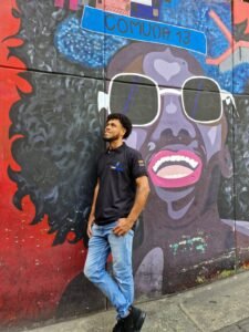 Graffitour- Comuna 13- Caminando con Nando