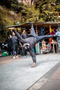 Graffitour- Comuna 13- Caminando con Nando